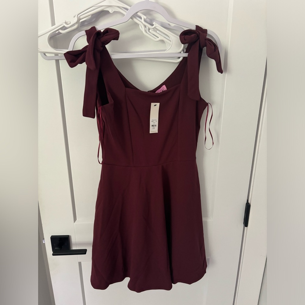 Francesca’s maroon dress size medium NWT